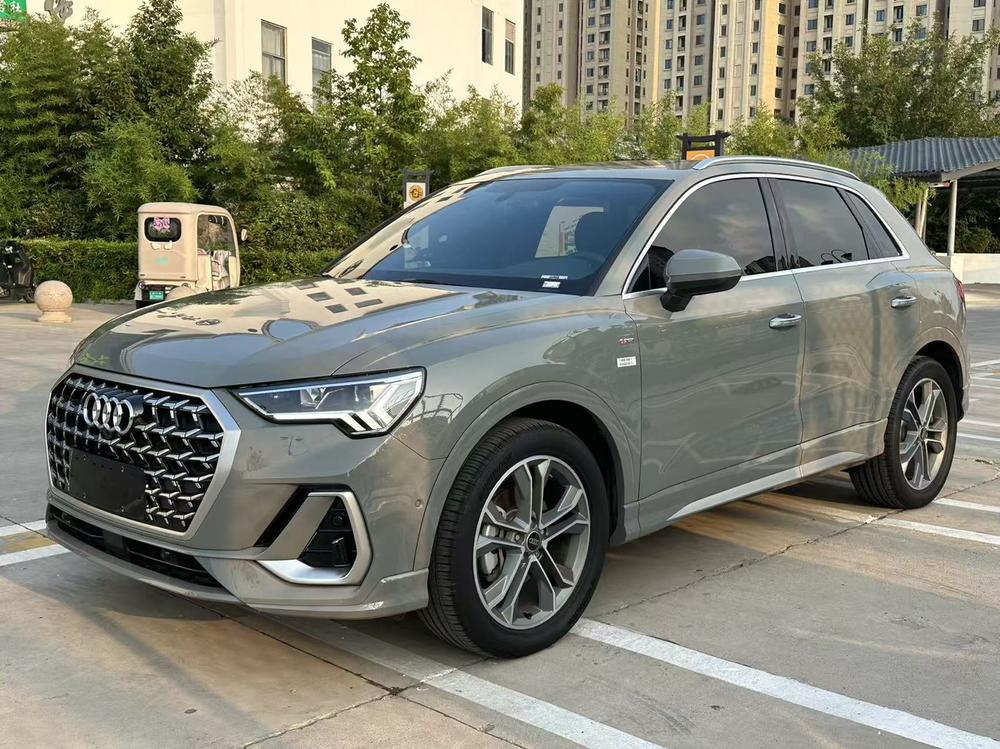 Audi Q3 2023 immagine di auto 