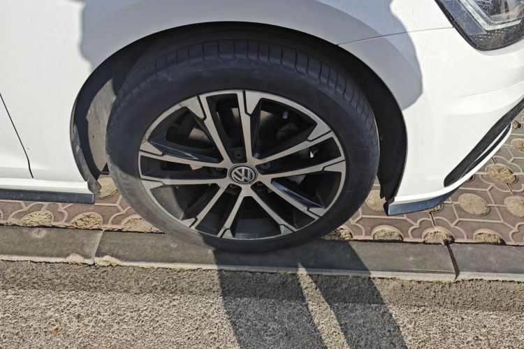 Volkswagen Golf 2018 immagine di auto #9