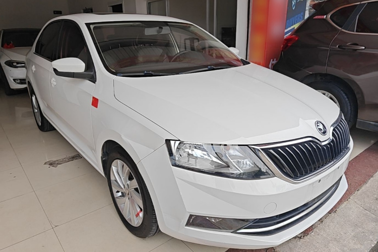 Skoda Rapid 2018 car image #4