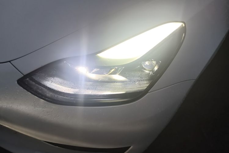 Tesla Model 3 2023 car image #23