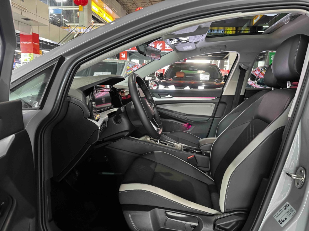 Volkswagen Golf 2024 car image #6