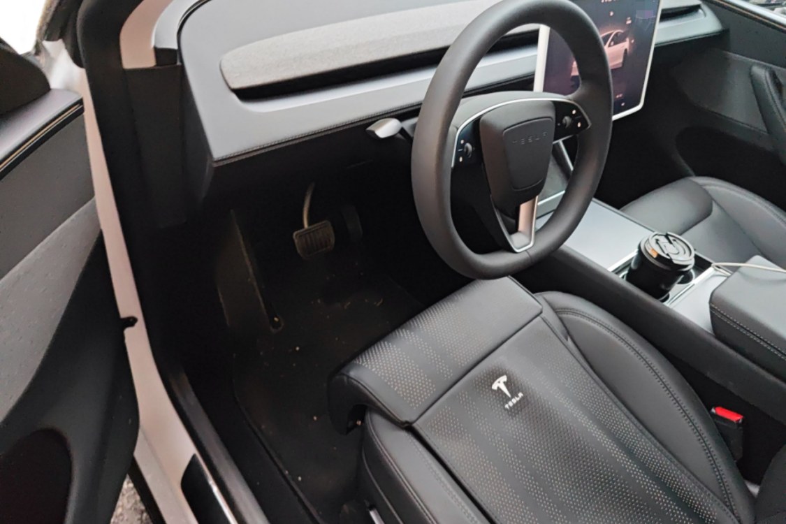Tesla Model Y 2025 #25 Tesla Model Y 2025 car image #25