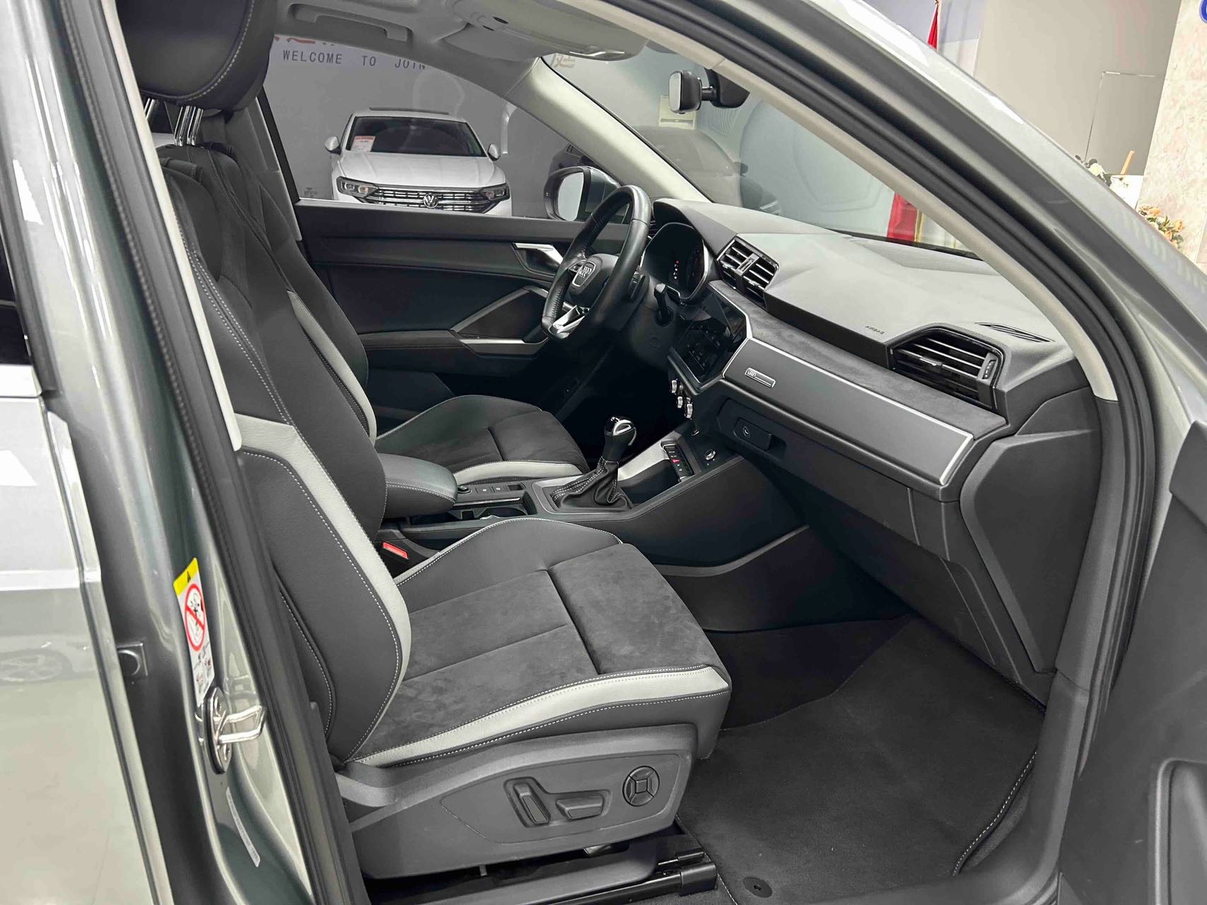 Audi Q3 2022 car image #7