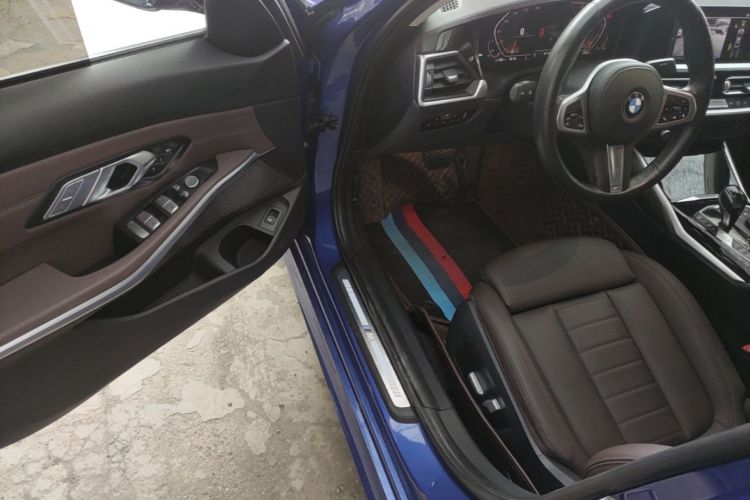 BMW 3 Series 2020 car image #12