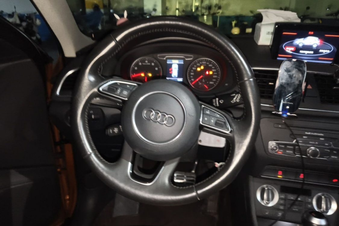Audi Q3 2013 car image #22