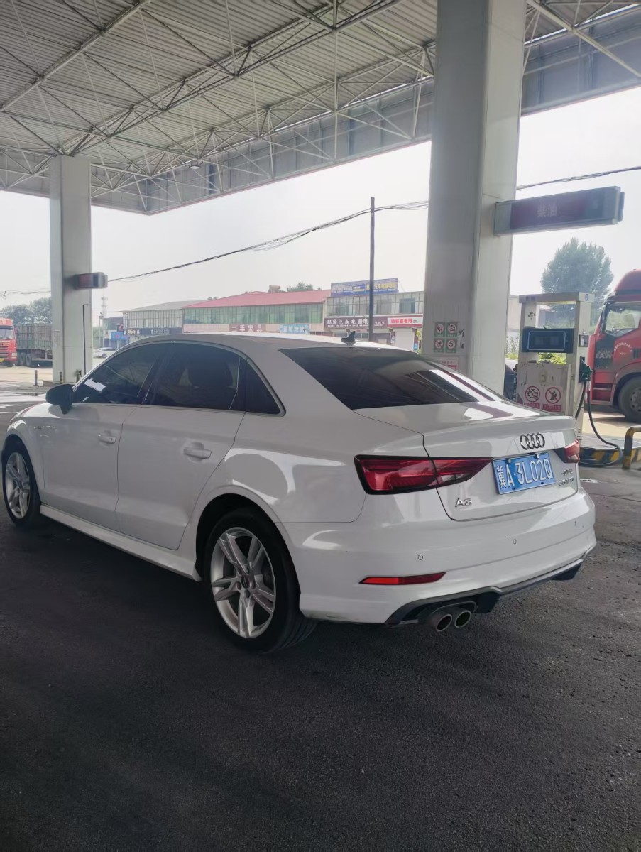 Audi A3 2018 car image #9