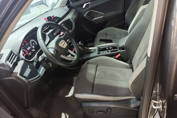 Audi Q3 2023 car image #15