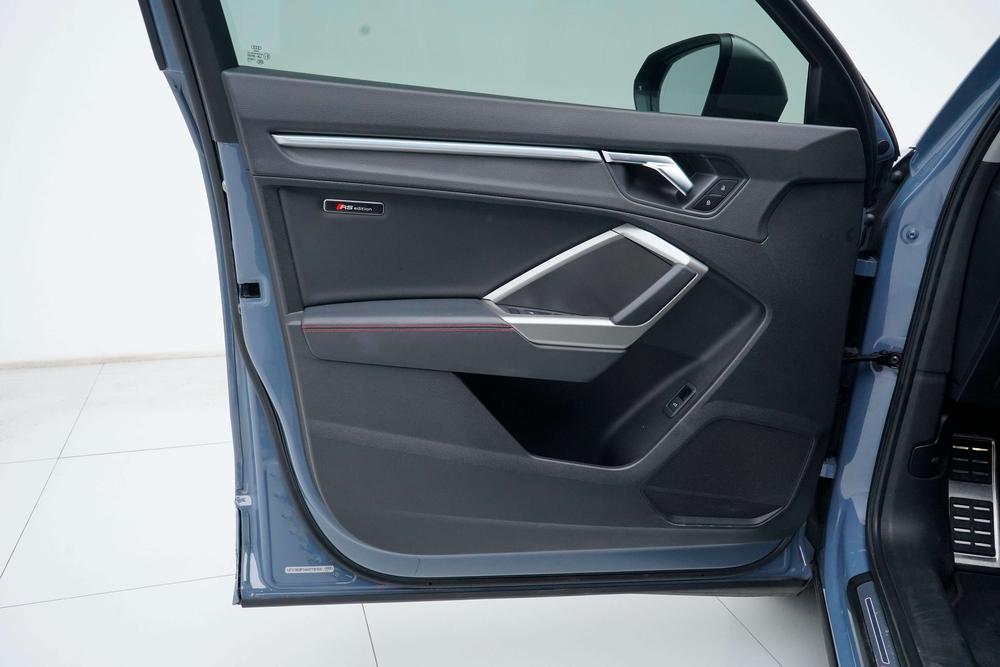 Audi Q3 2022 car image #9