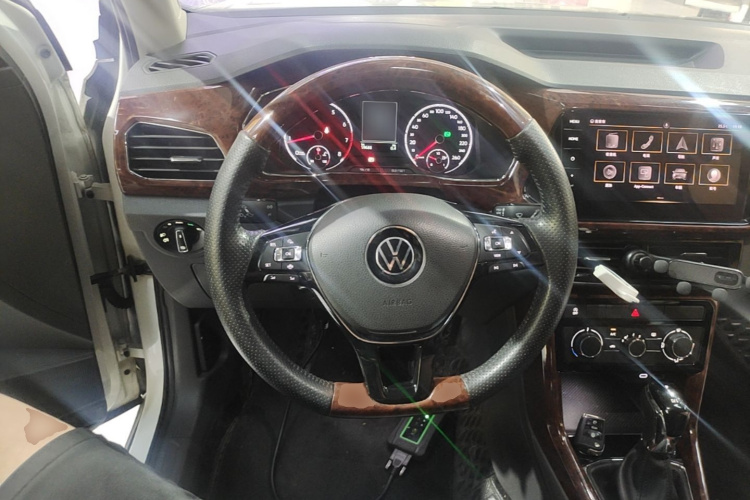 Volkswagen T-Cross 2021 #11 Volkswagen T-Cross 2021 car image #11