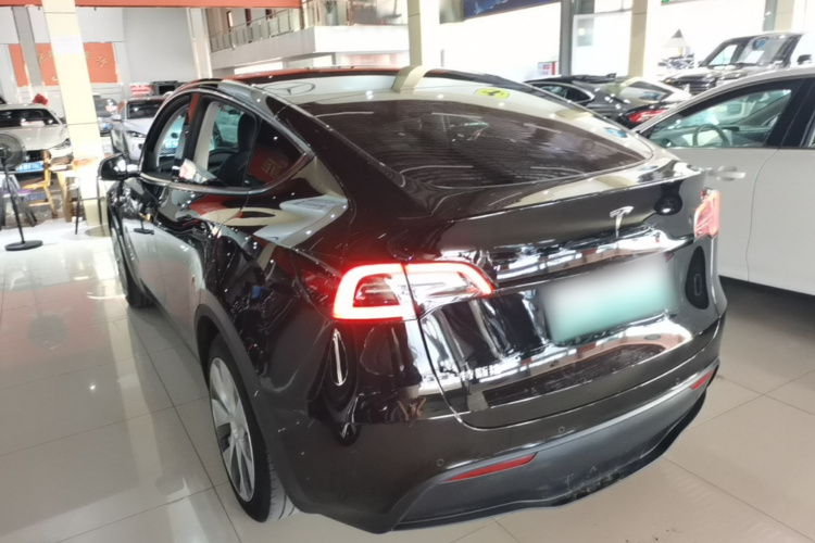 Tesla Model Y 2023 car image #5