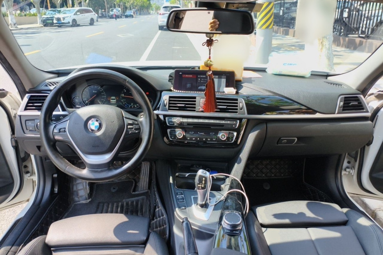 BMW 3 Series 2019 #12 BMW 3 Series 2019 car image #12