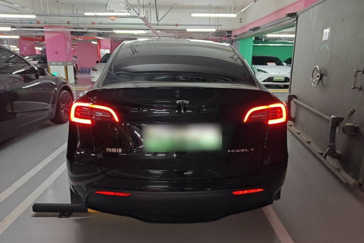 Tesla Model Y 2023 #6 Tesla Model Y 2023 immagine di auto #6
