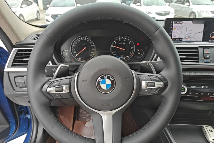 BMW 3 Series 2019 car image #11