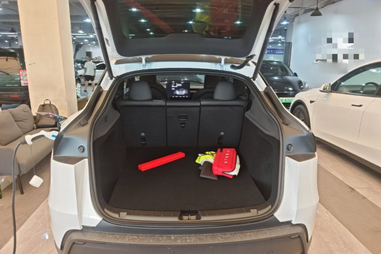 Tesla Model Y 2026 #19 Tesla Model Y 2026 car image #19
