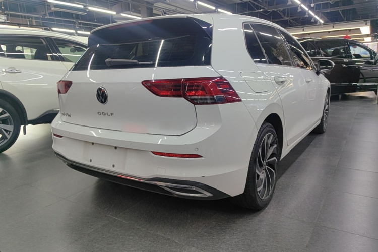 Volkswagen Golf 2021 car image #7