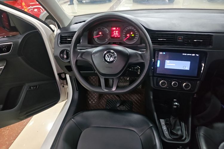Volkswagen Santana 2018 car image #13