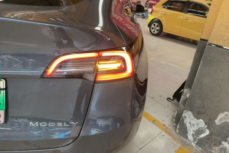 Tesla Model Y 2022 #8 Tesla Model Y 2022 car image #8