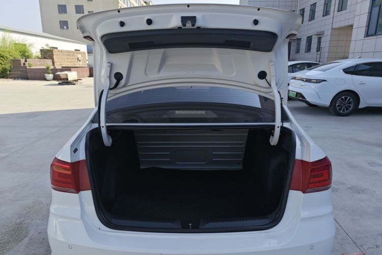 Volkswagen Santana 2018 car image #19