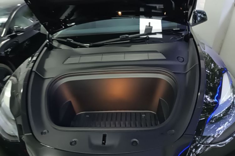 Tesla Model Y 2023 #20 Tesla Model Y 2023 car image #20