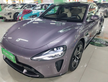 MI SU7 2025 immagine di auto 