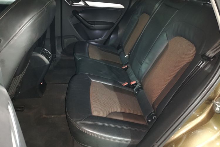 Audi Q3 2017 car image #17