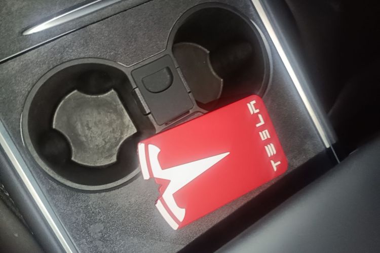 Tesla Model Y 2024 car image #9