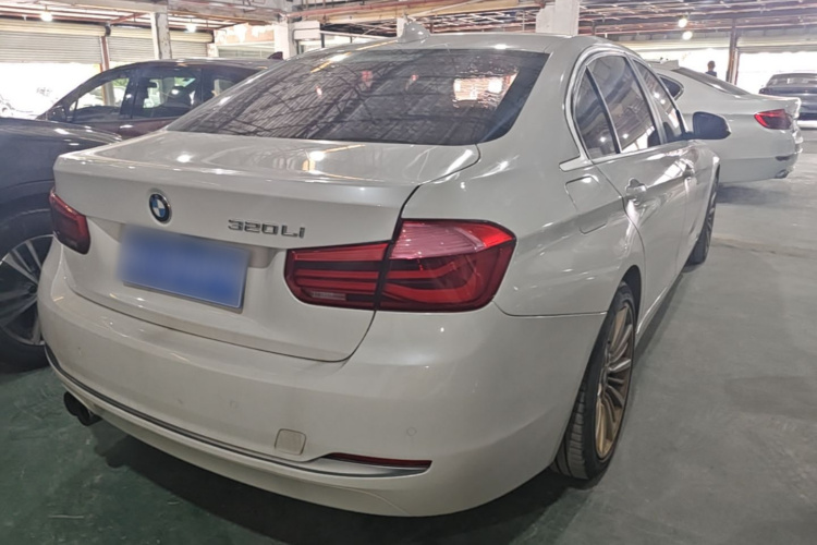 BMW 3 Series 2018 #5 BMW 3 Series 2018 car image #5