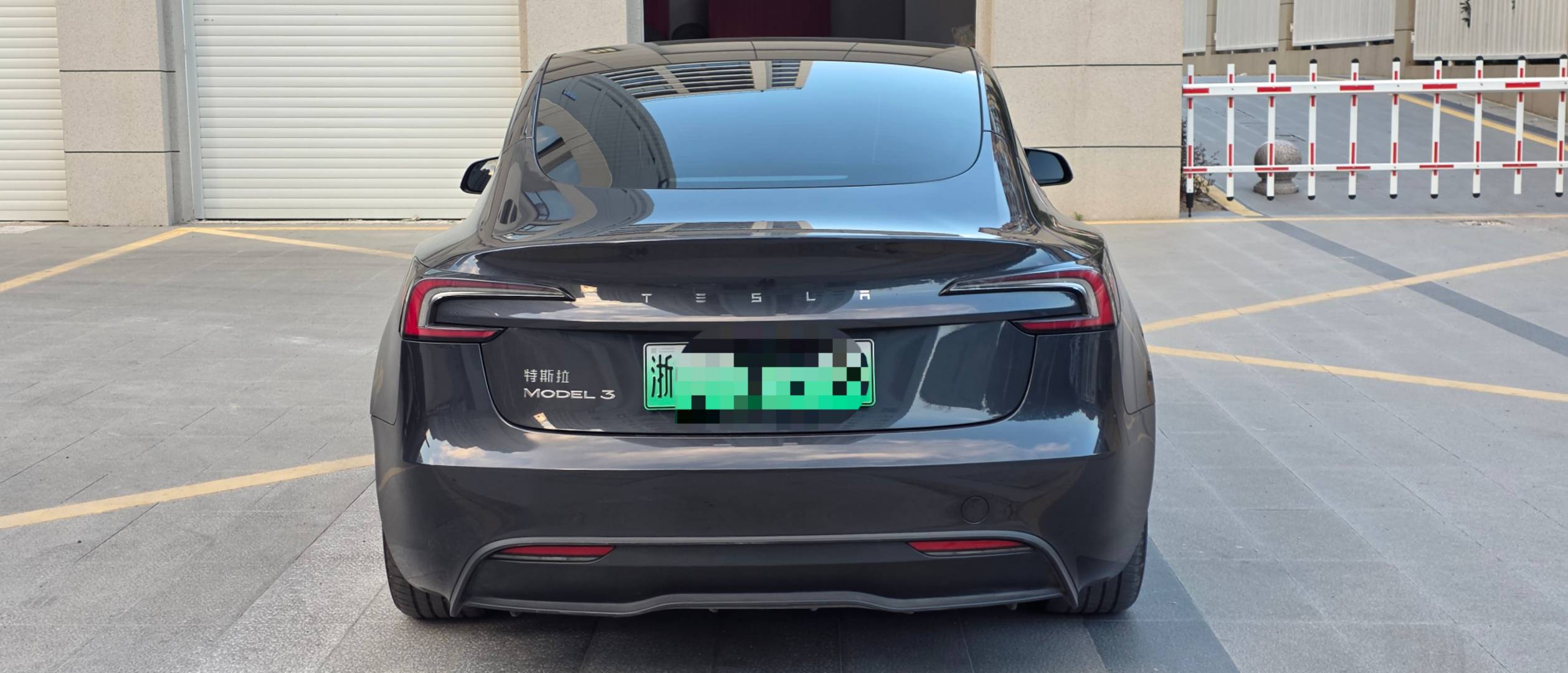Tesla Model 3 2025 immagine di auto #3