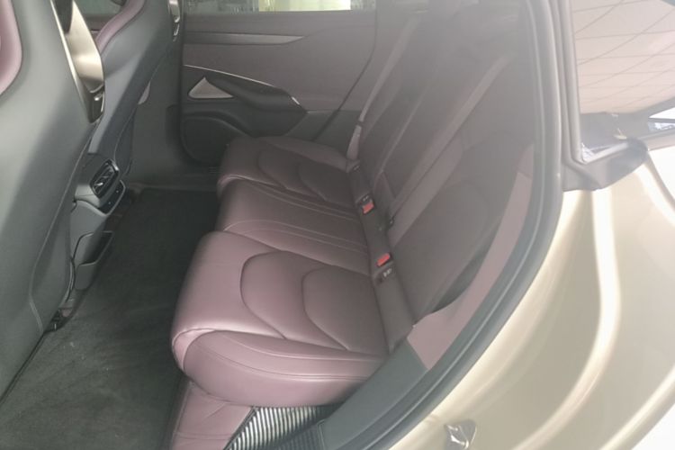 MI SU7 2025 car image #17