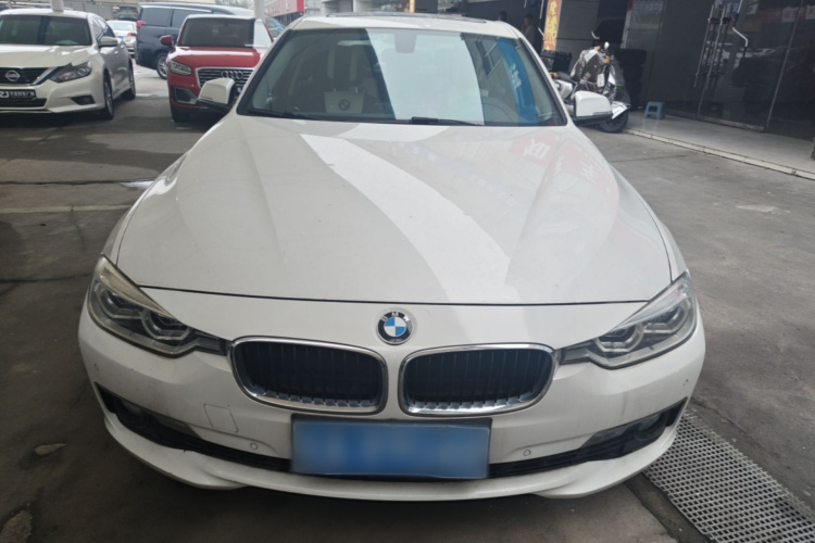 BMW 3 Series 2017 изображение автомобиля #3