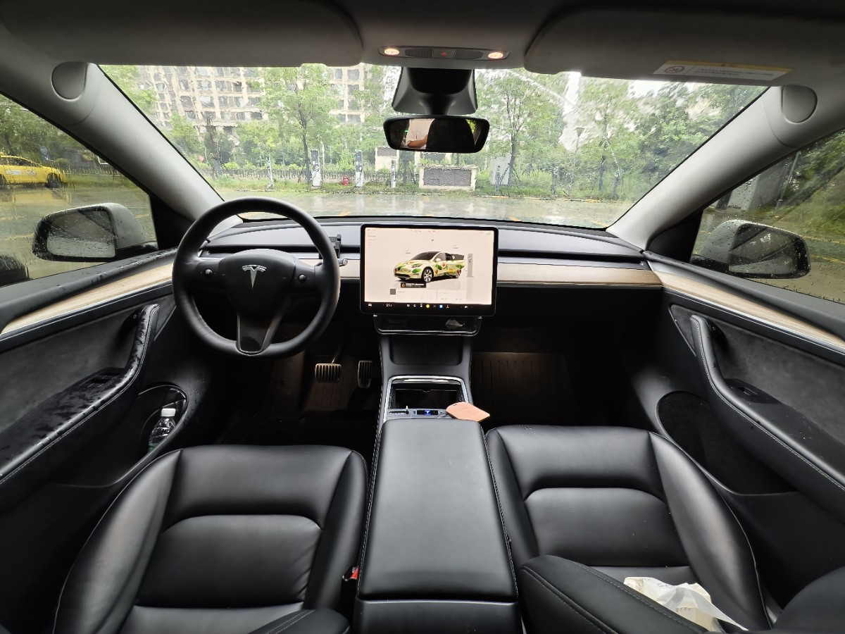 Tesla Model Y 2022 car image #5