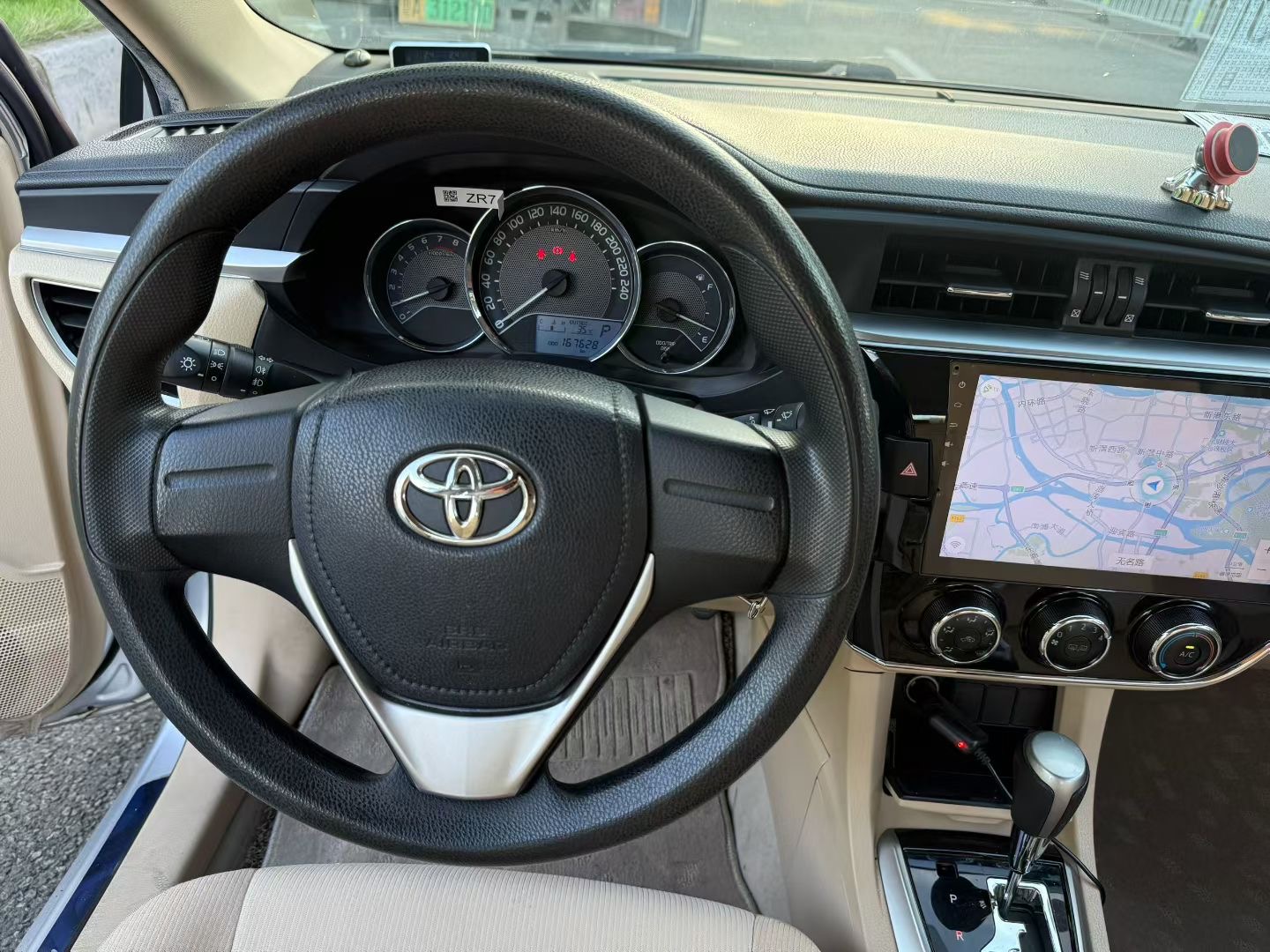 2015 car image #9