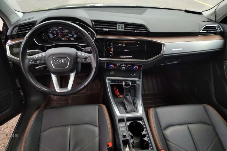 Audi Q3 2021 car image #11