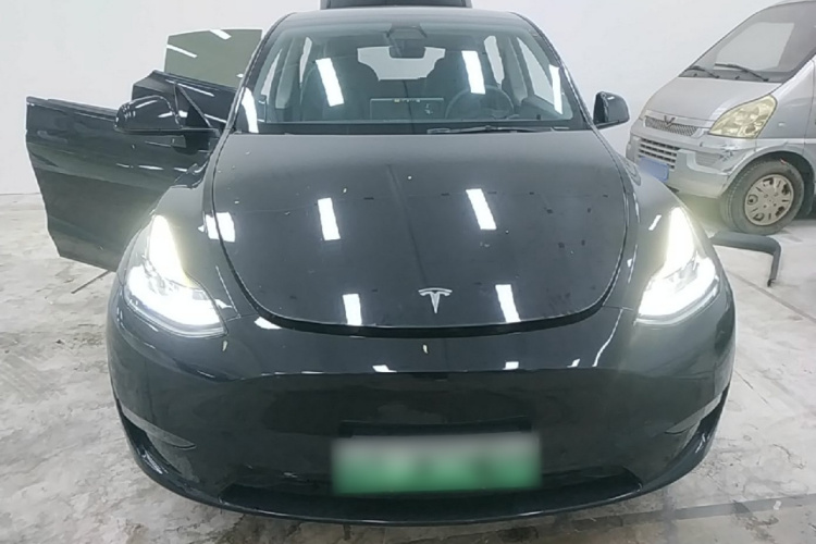 Tesla Model Y 2021 immagine di auto #3