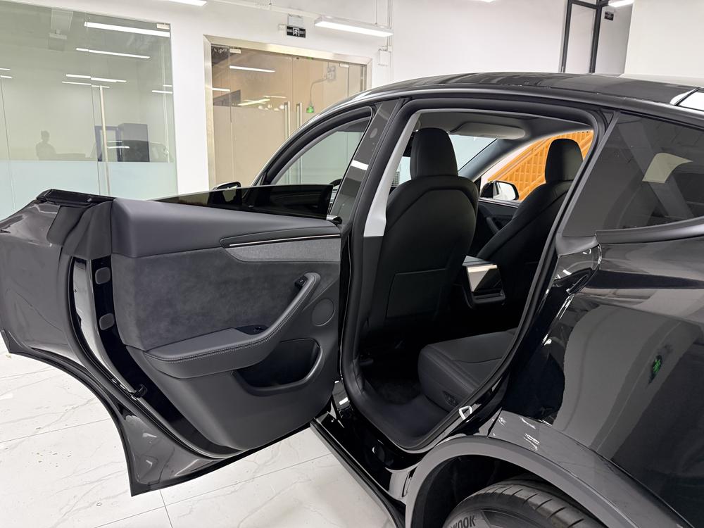 Tesla Model Y 2025 immagine di auto #19