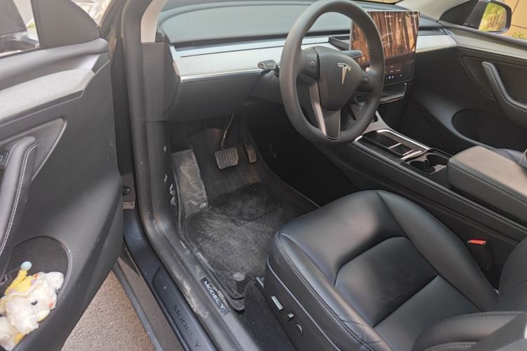 Tesla Model Y 2024 car image #16