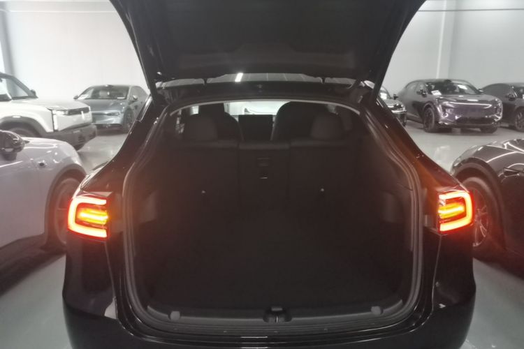 Tesla Model Y 2023 #19 Tesla Model Y 2023 car image #19