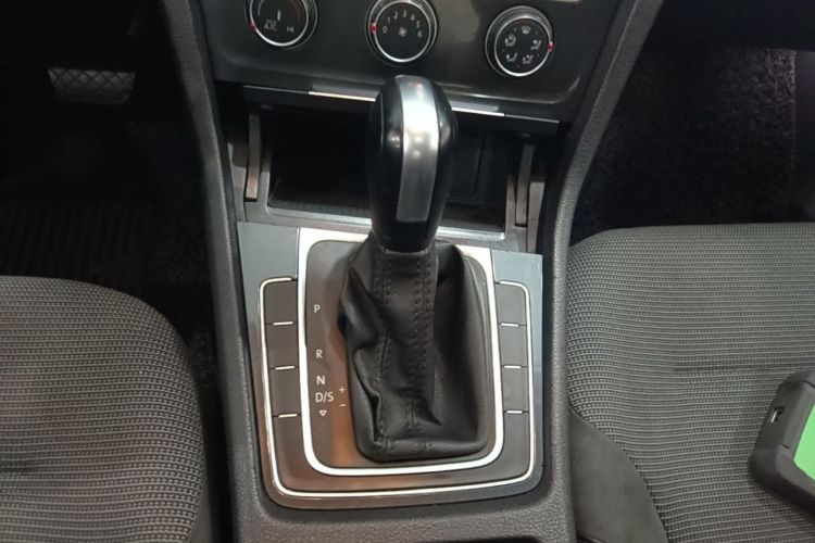 Volkswagen Golf 2019 imagen de coche #14