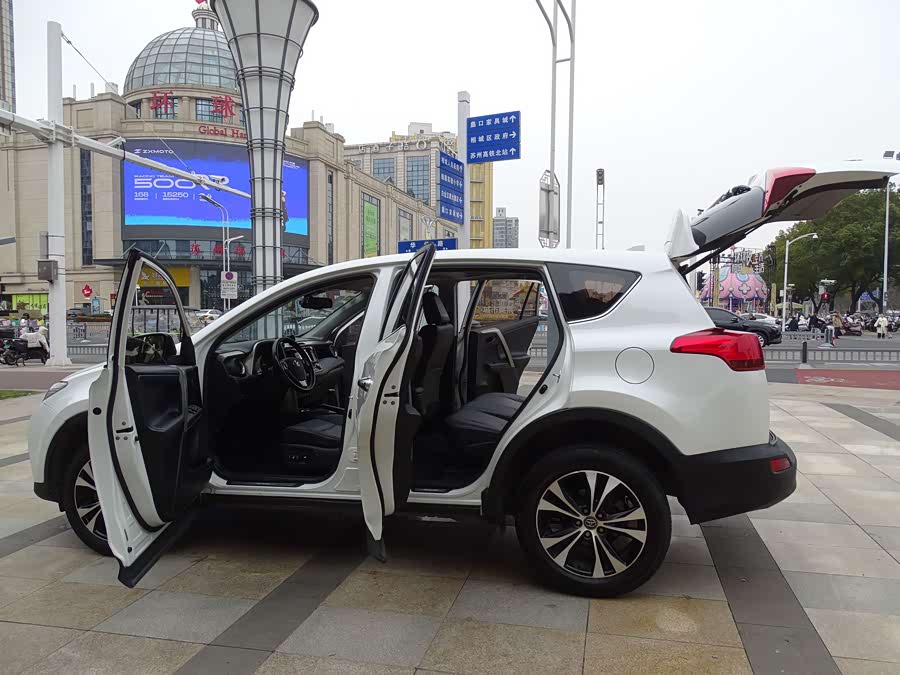 Toyota RAV4 2015 car image #49