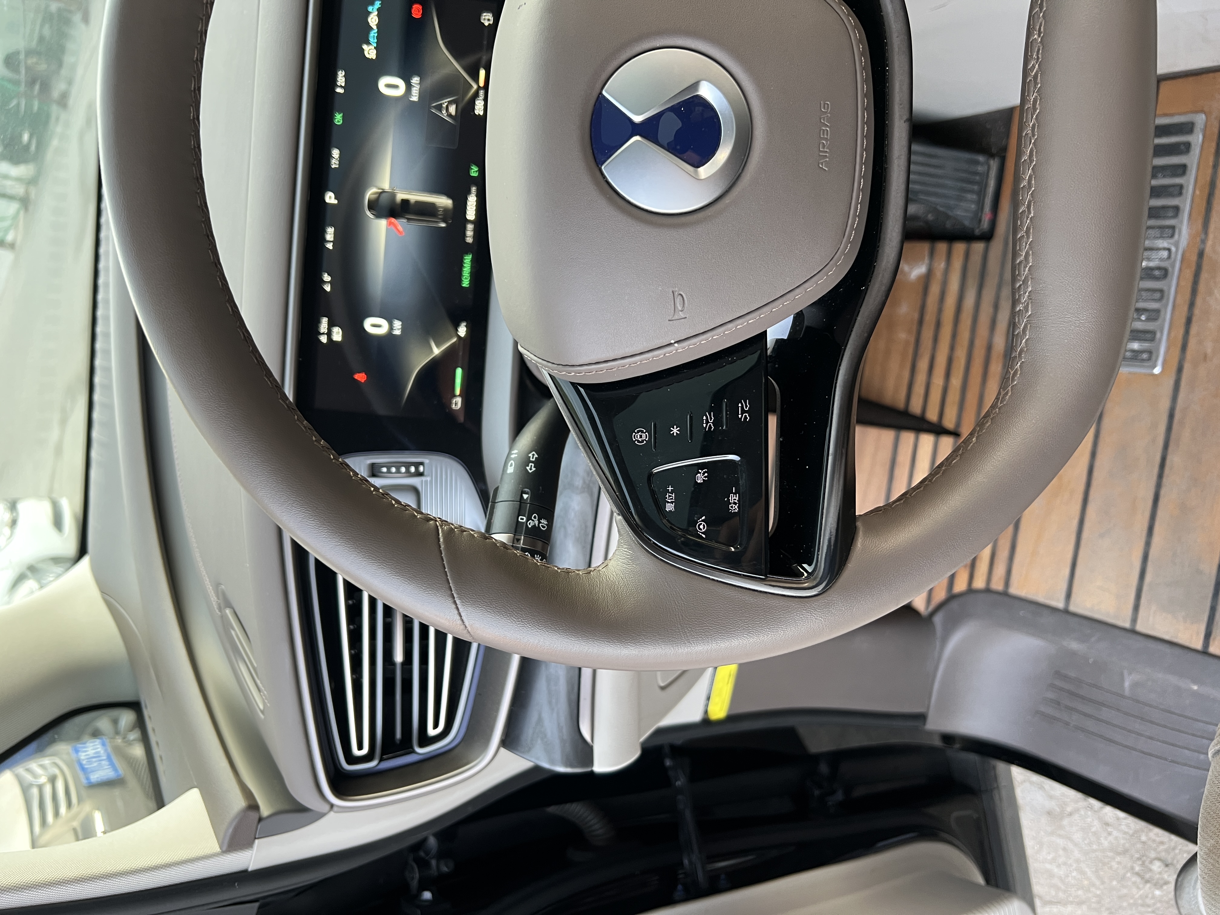 Denza D9 2023 صورة سيارة #49