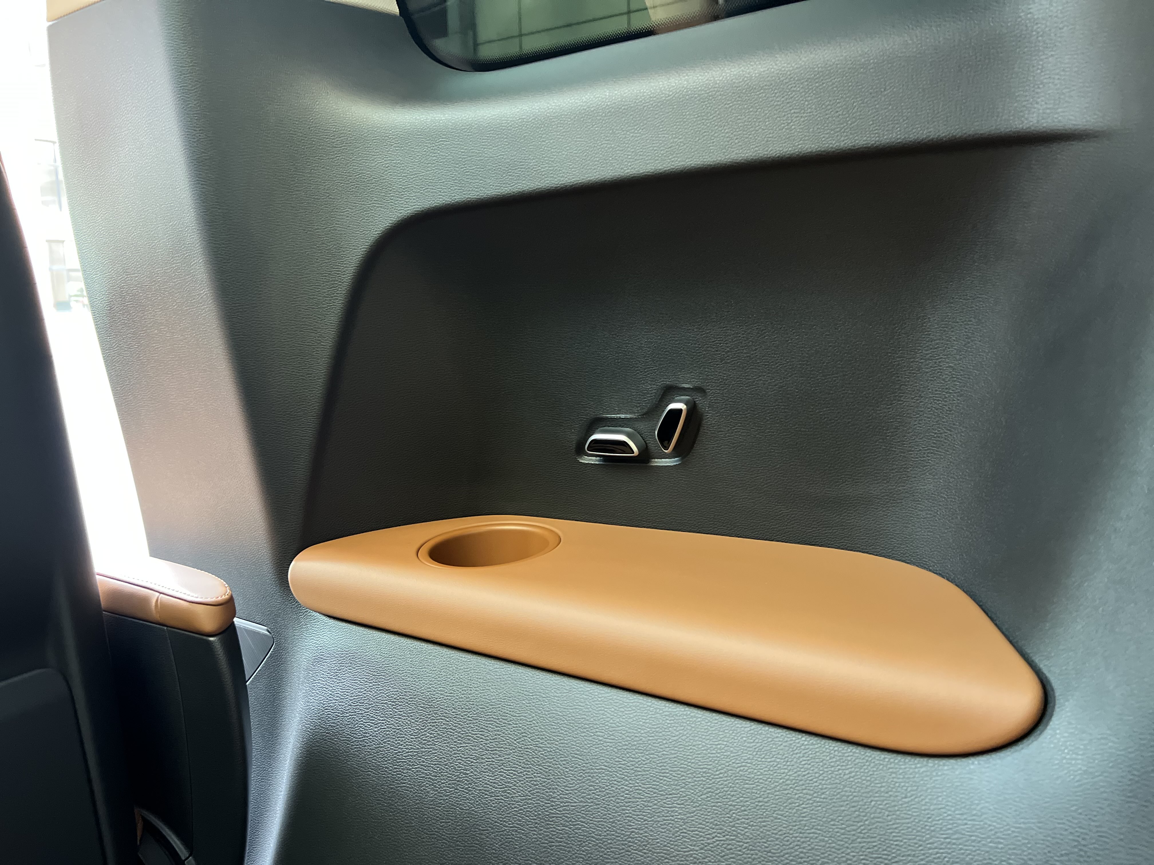 HongQi HQ9 PHEV 2024 #49 HongQi HQ9 PHEV 2024 car image #49