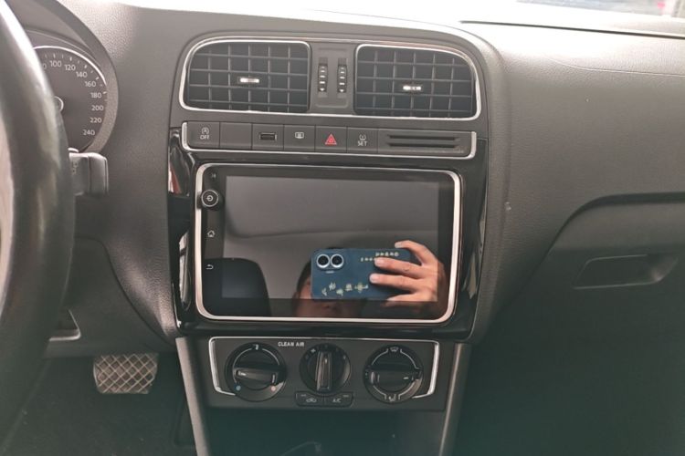 Volkswagen Polo 2019 car image #13