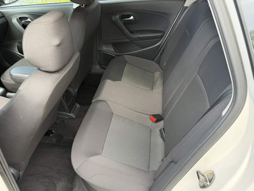 Volkswagen Polo 2013 car image #6