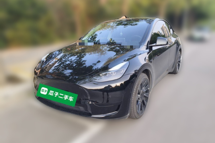 Tesla Model Y 2023 car image #2