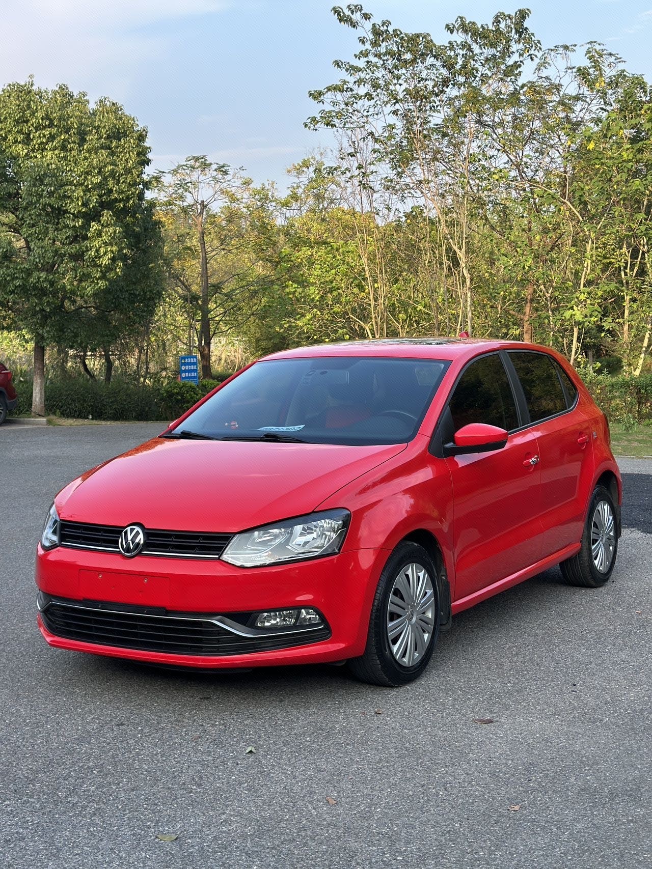 Volkswagen Polo 2019 car image 