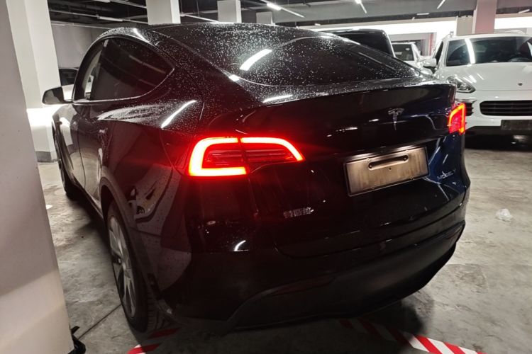 Tesla Model Y 2022 immagine di auto #5