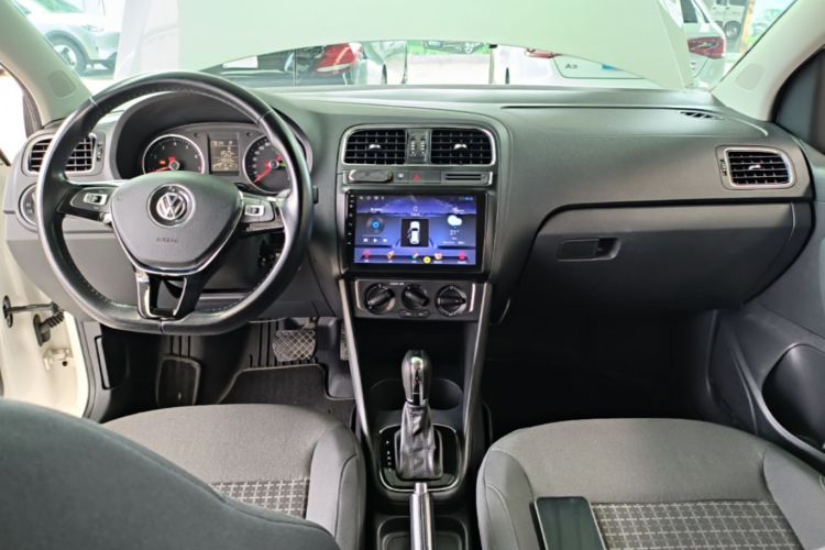 Volkswagen Polo 2017 car image #13