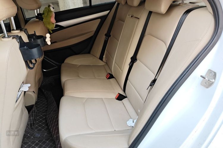 GEELY Emgrand 2018 car image #19