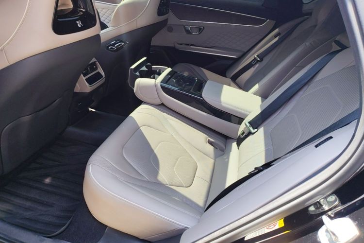 BYD Han 2024 car image #17