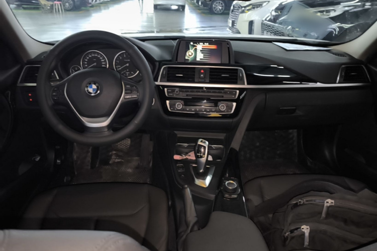 BMW 3 Series 2017 #10 BMW 3 Series 2017 car image #10